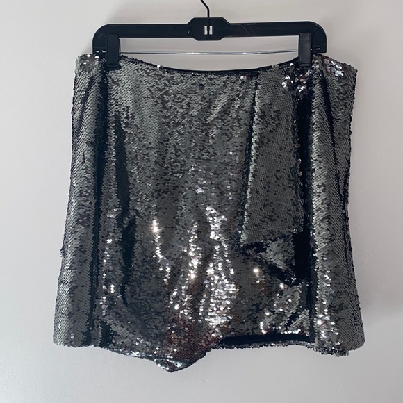 NWT ML Monique Lhuillier Silver Sequin Draped Faux Wrap Mini Skirt - Picture 3 of 10